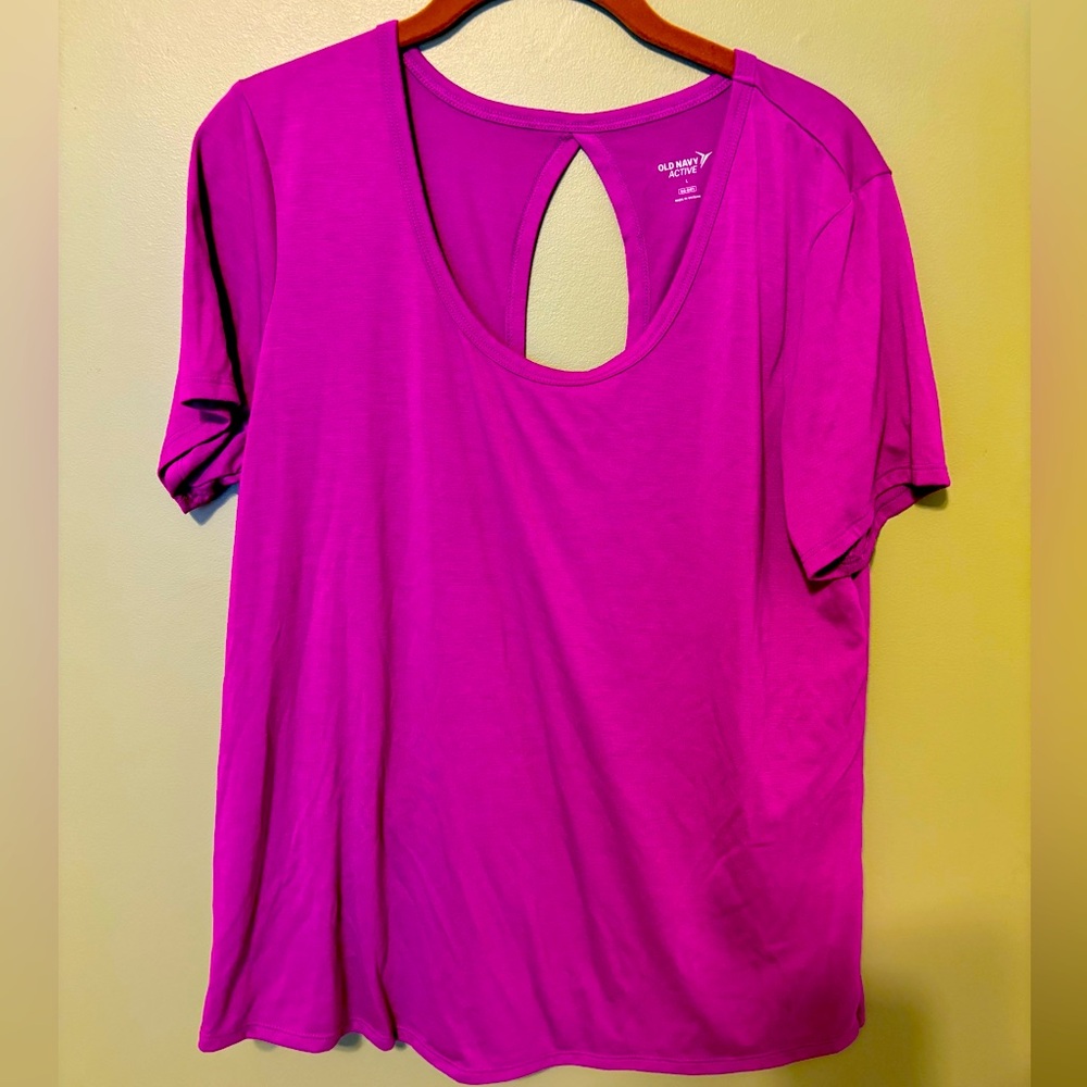 Old Navy Active Go-Dry tee workout gym